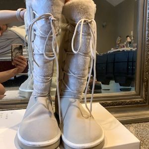 Sketchers lace-up winter boots